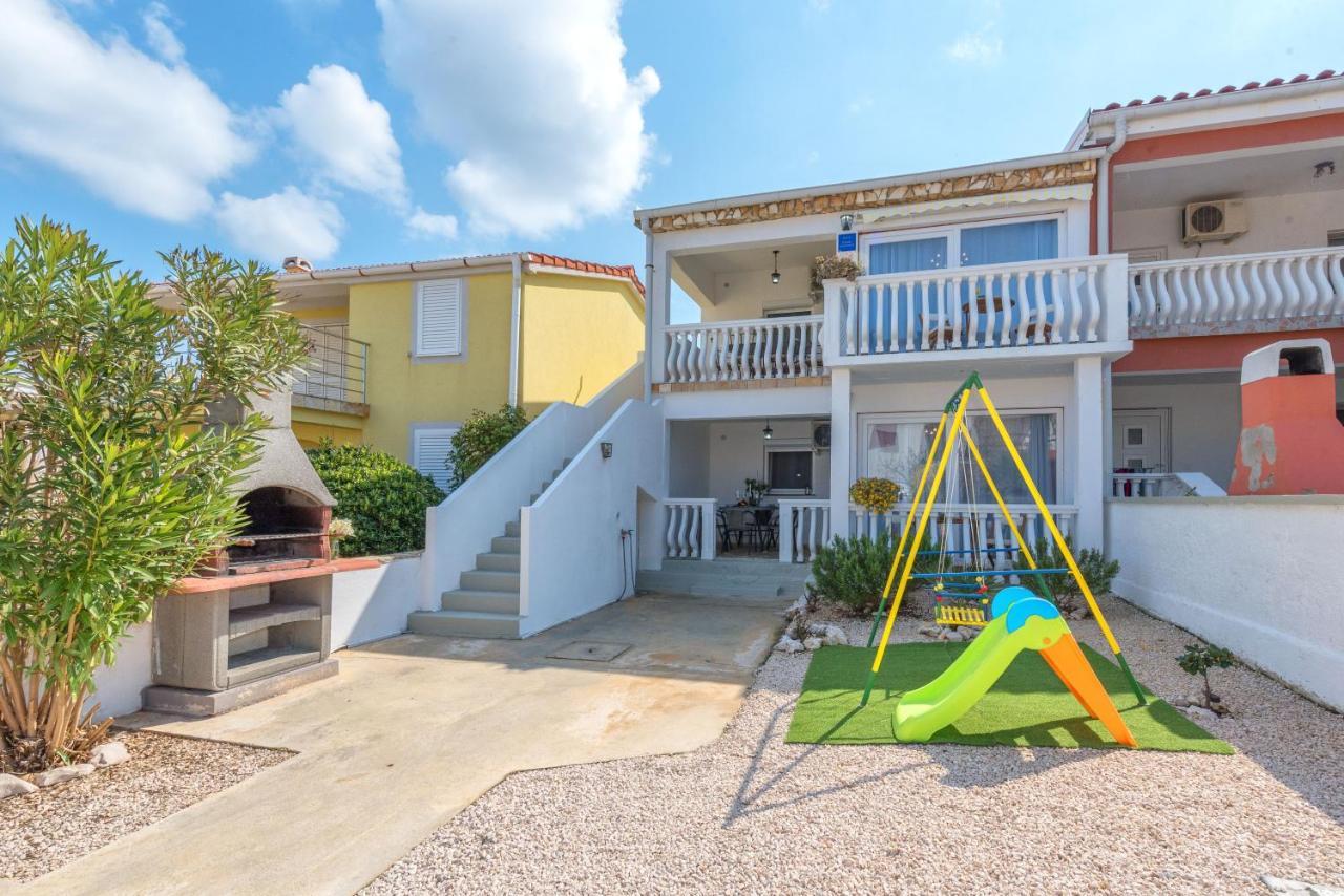 Apartment Tema Vir Exterior photo