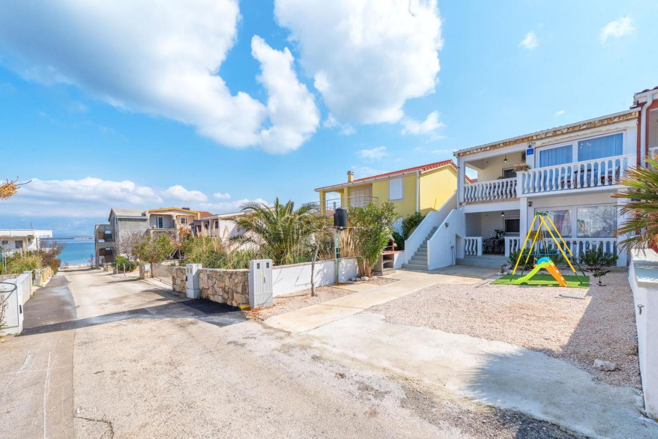 Apartment Tema Vir Exterior photo